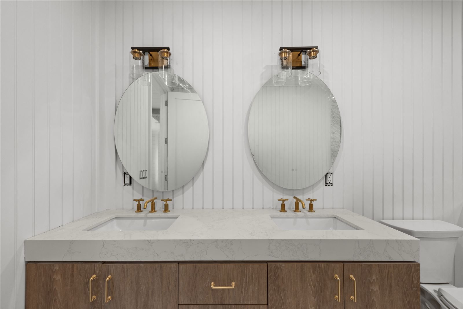 Dual marble vanity, round mirrors