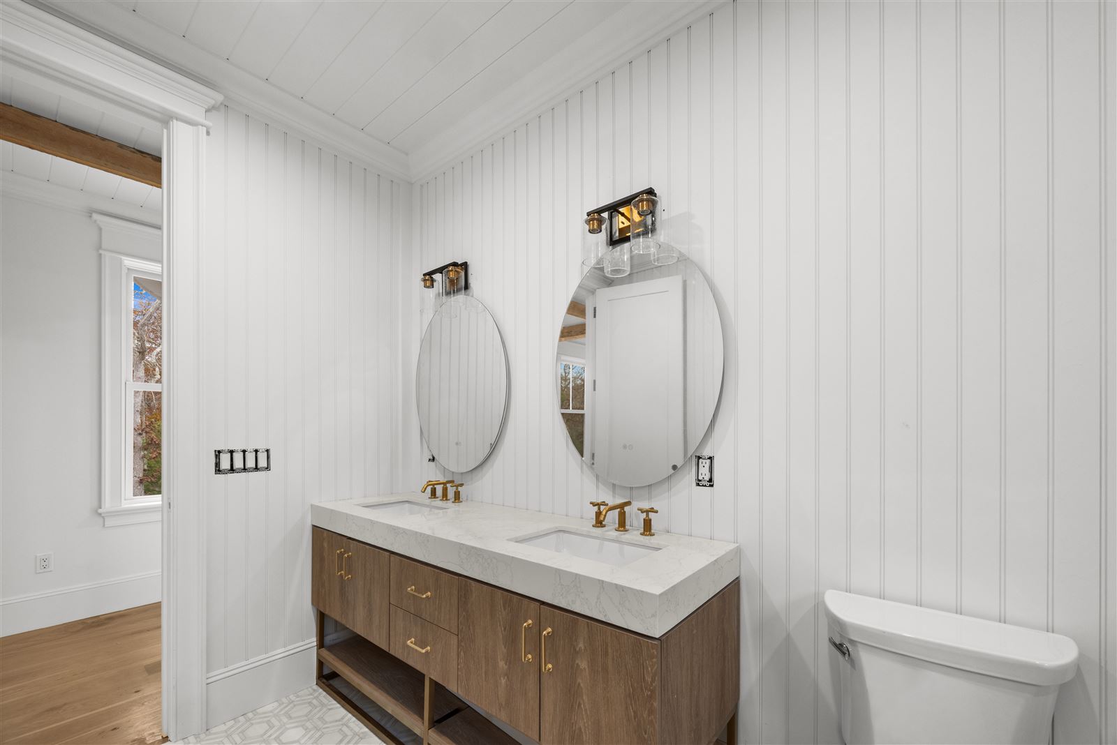 Double vanity, marble counter