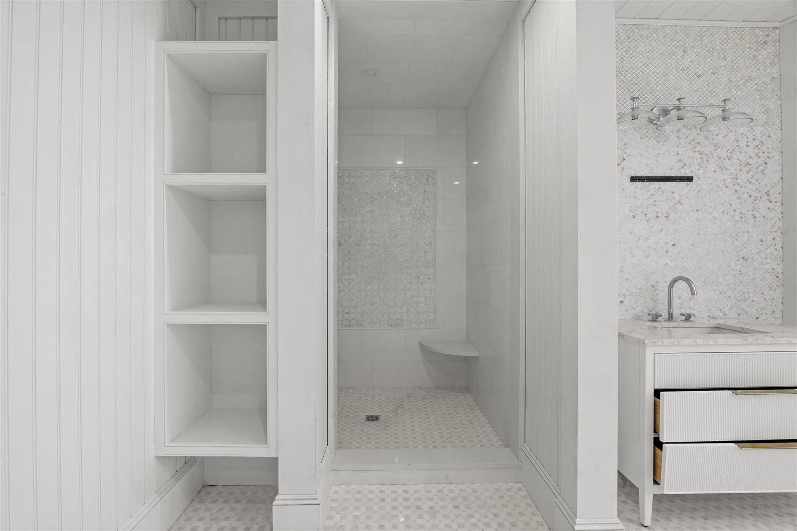 Walk-in shower with built-ins