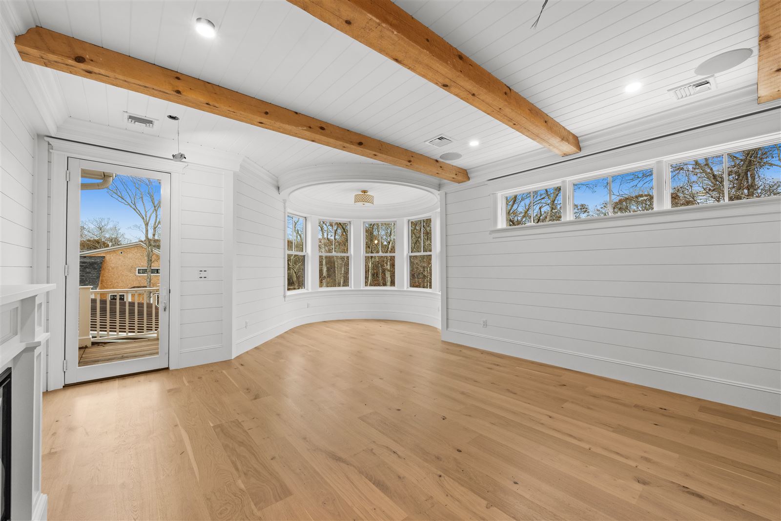 Sunroom with curved bay windows